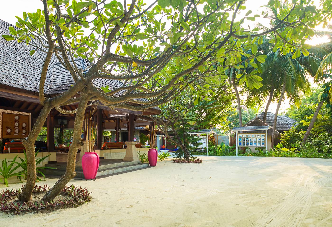 Olhuveli Beach & Spa Resort