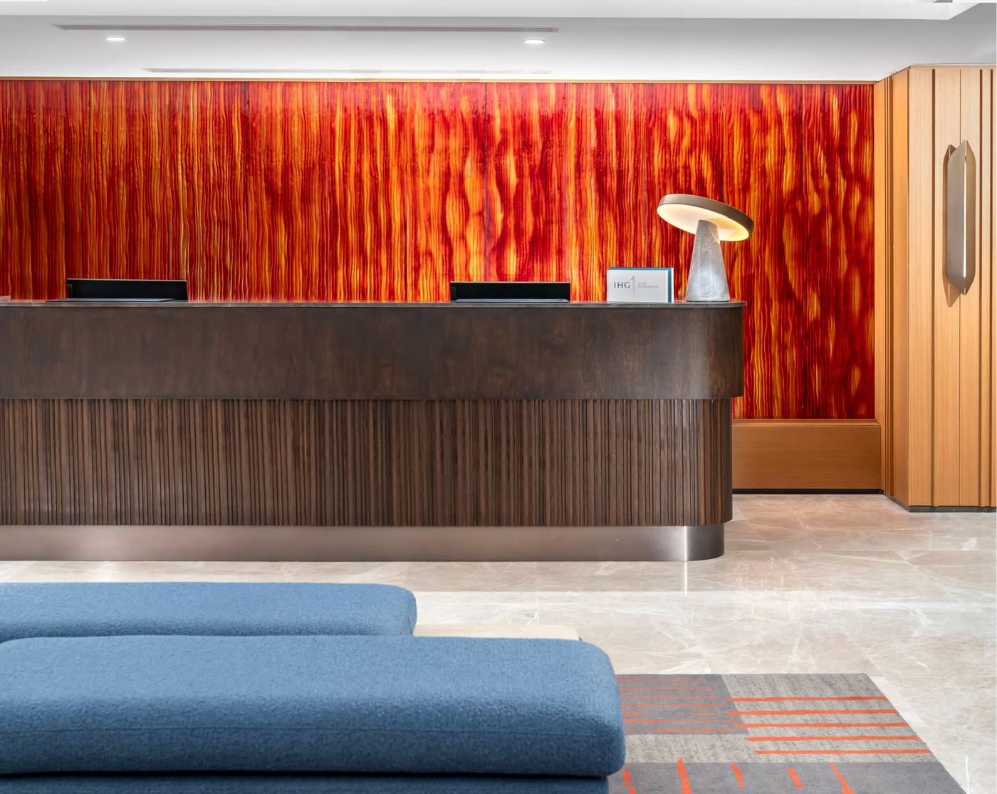 Crowne-Plaza-Istanbul-Ortakoy-Bosphorus-Lobby-17