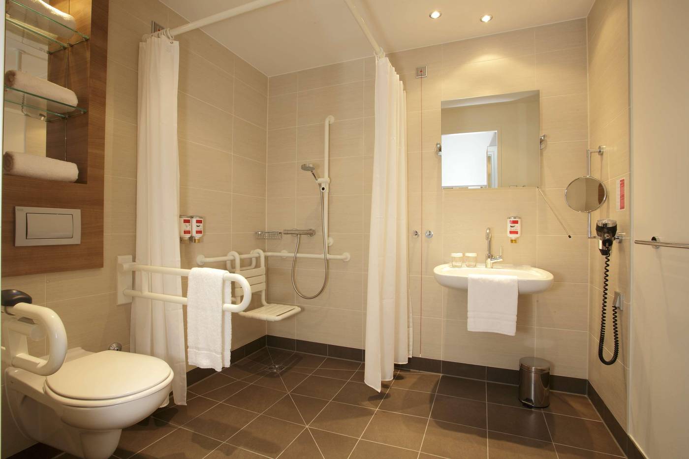 H4-Hotel-Berlin-Alexanderplatz-Room-19