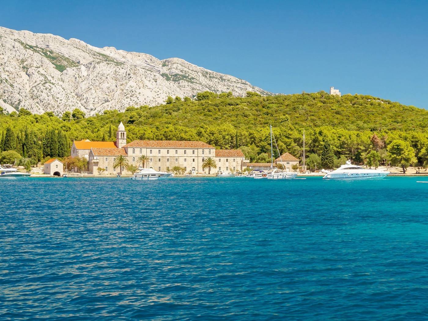 Lumbarda-Resort-Apartments-Lobby-33