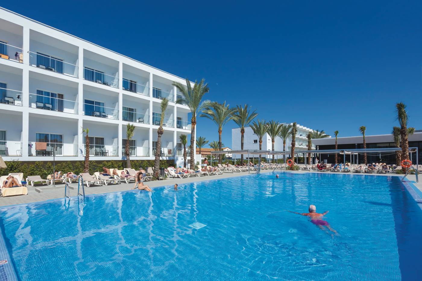 ClubHotel-Riu-Costa-del-Sol---All-Inclusive-Pool-2