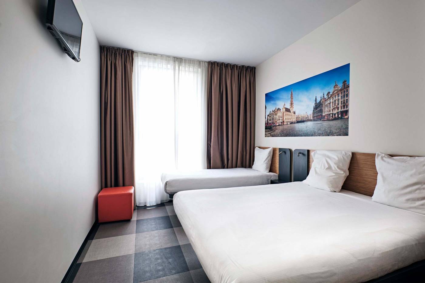 easyHotel-Brussels-City-Centre-Room-5