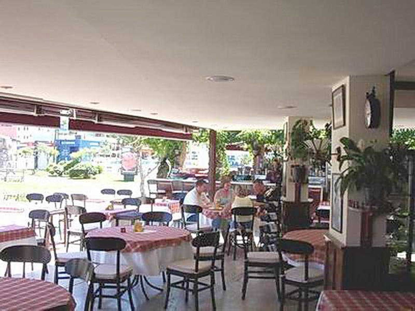 Bonjour-Boutique-Hotel-Restaurant-12