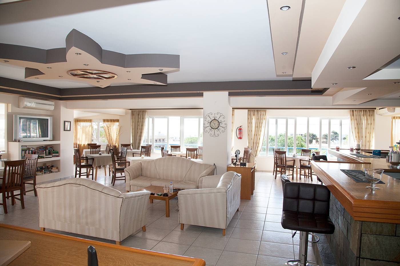 Athinoula-Bar-38