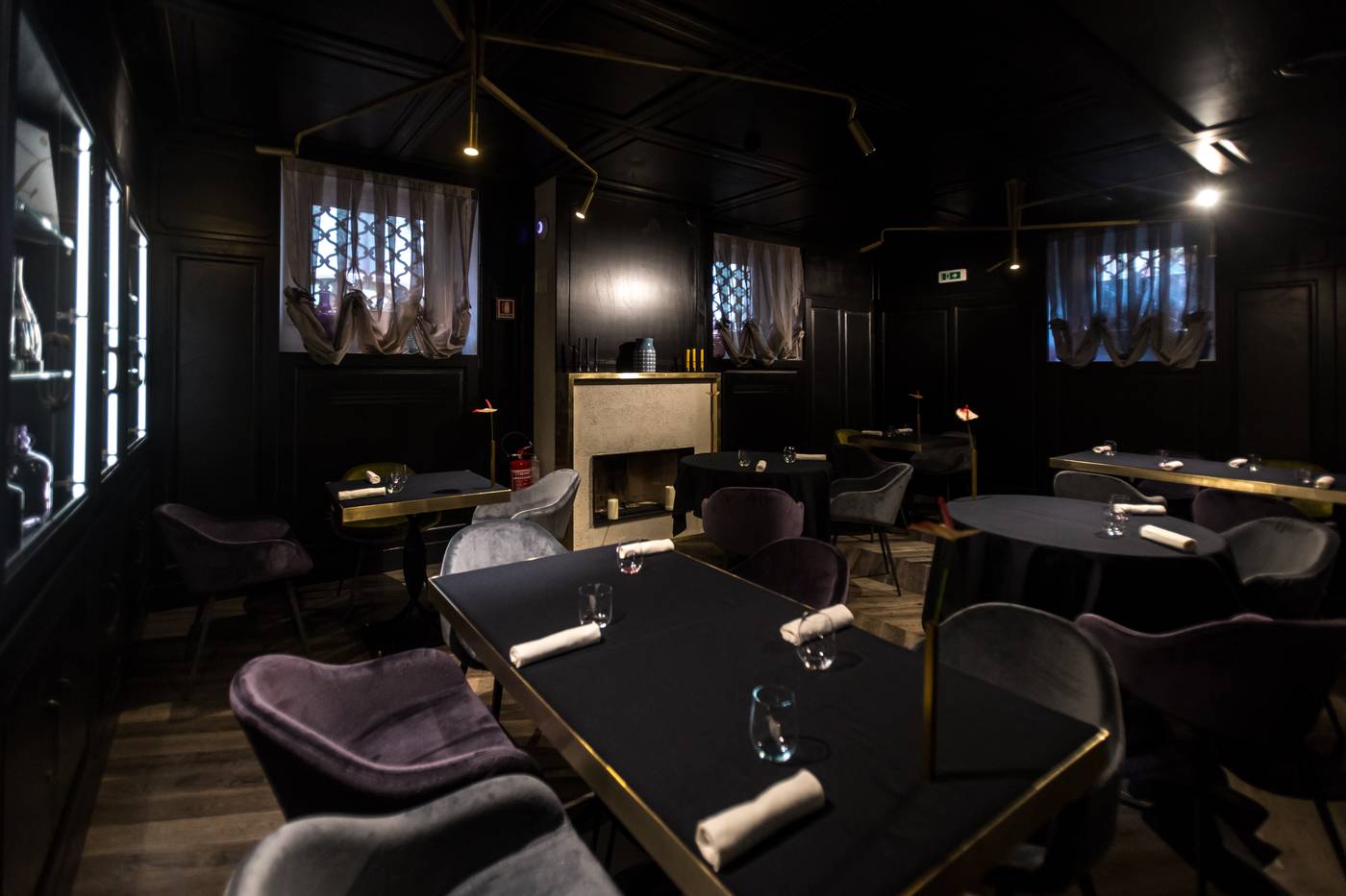 The-H-All-Tailor-Suite-Roma-Restaurant-17