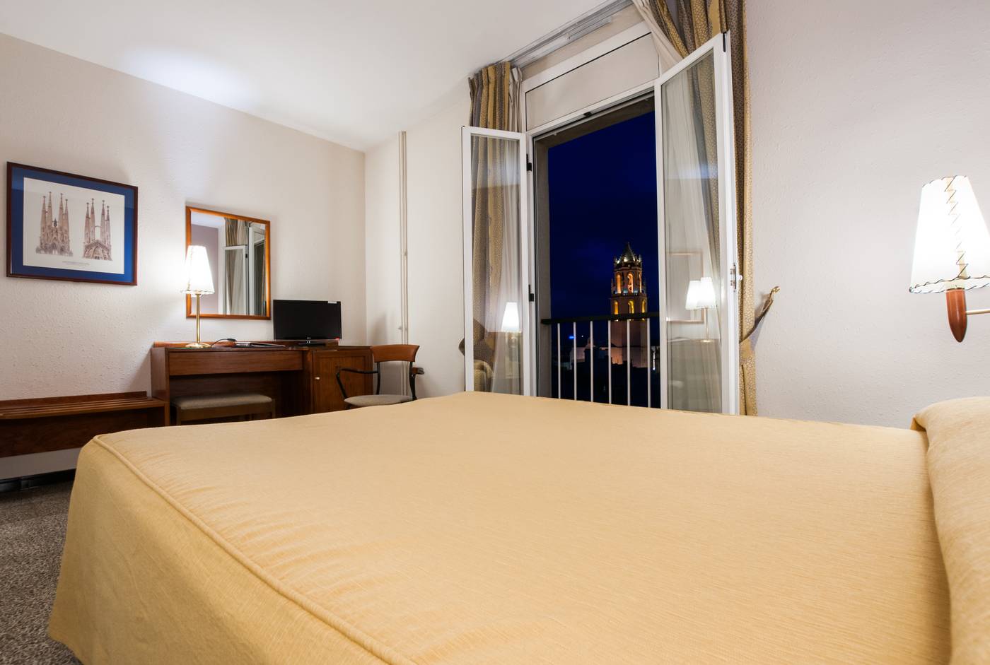 Gaudi-Room-4