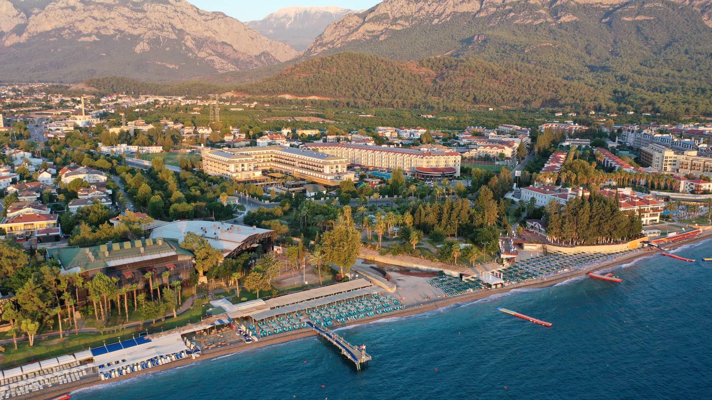 Crystal Deluxe Resort 