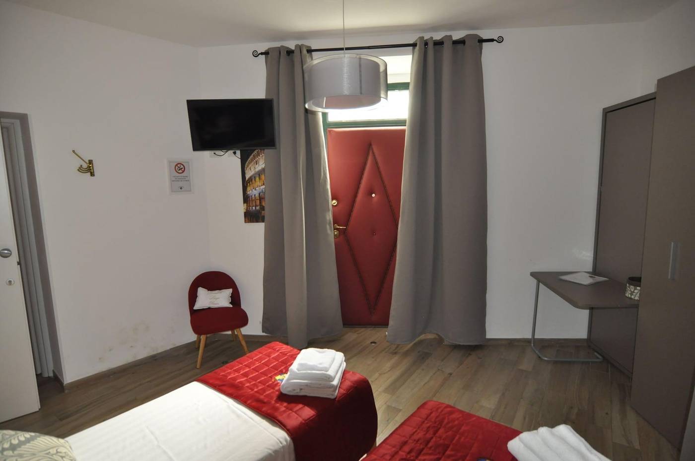Flatinrome-Trastevere-Deluxe-Rooms-Room-42
