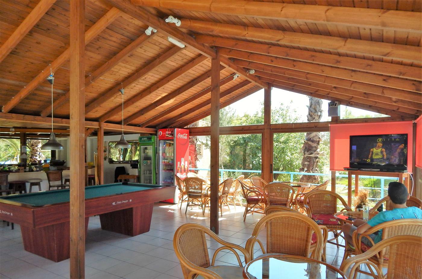 Dreams-4U-Apartments-Bar-32