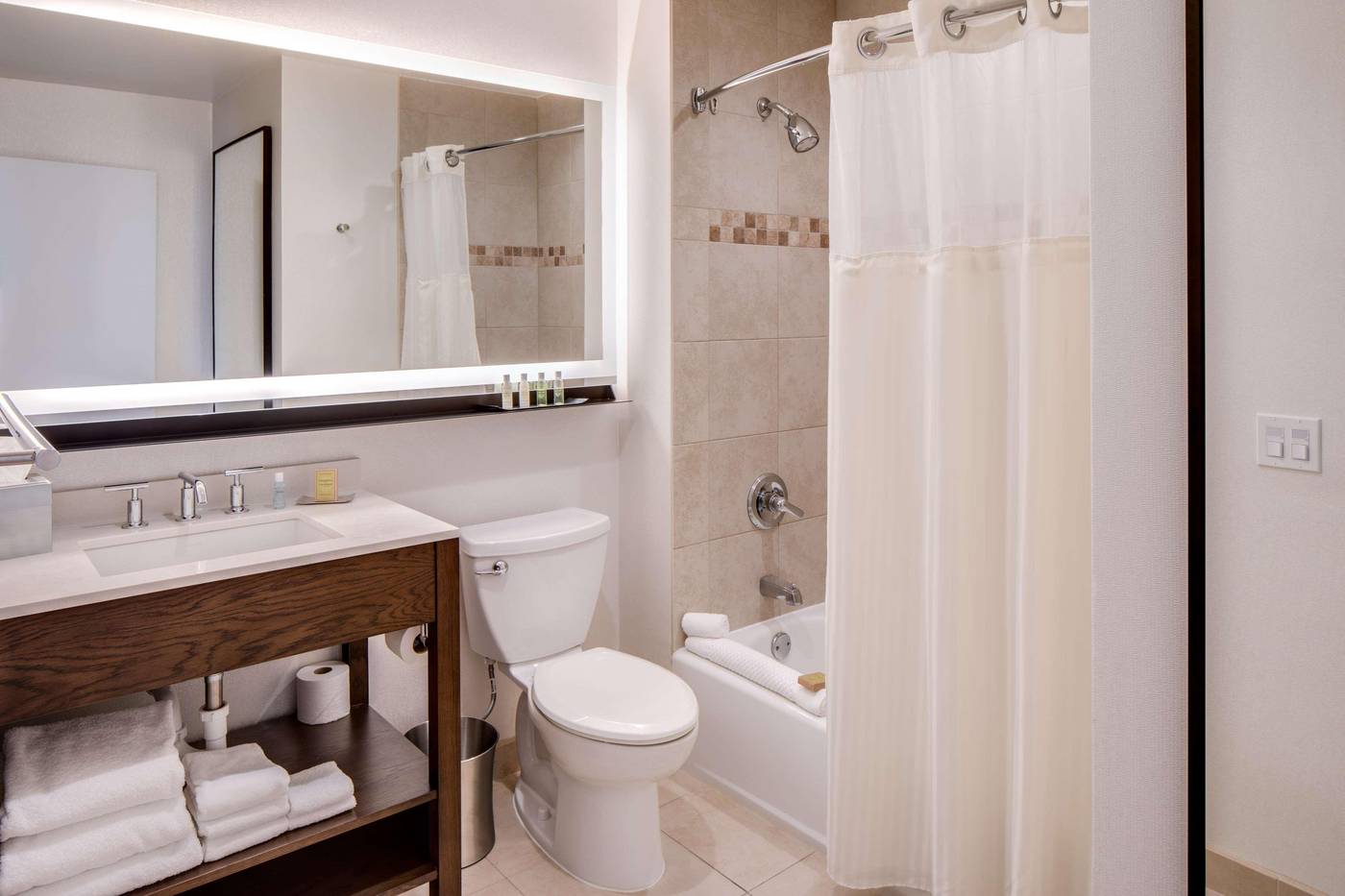 Doubletree-Hotel-Jersey-City-Room-26