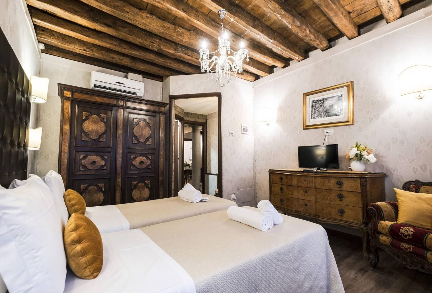 Ca--Lavezzera-Room-12