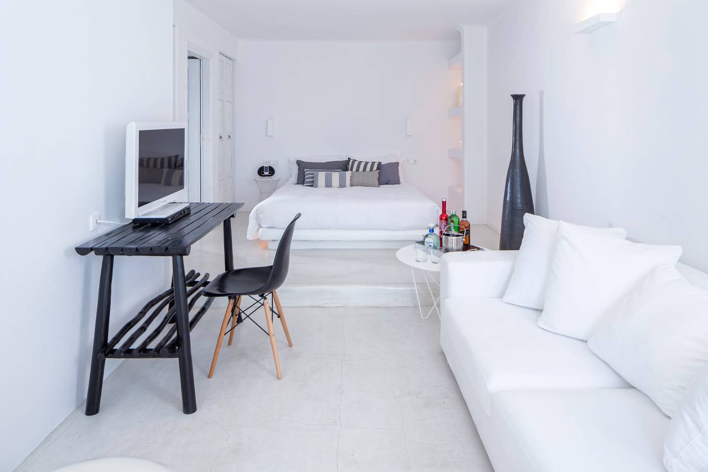 Ostraco-Luxury-Suites-Room-35