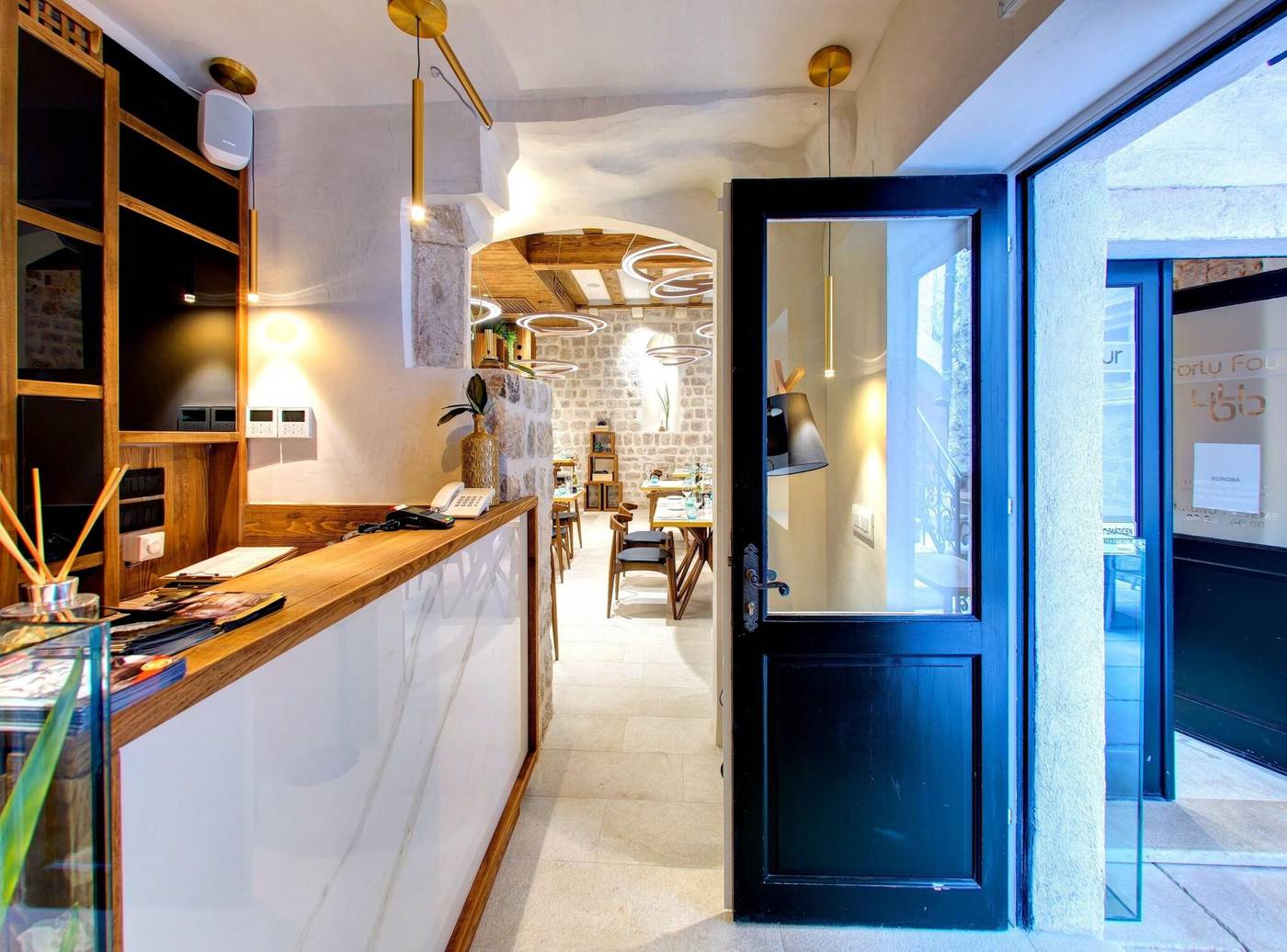 Guesthouse-Forty-Four-Lobby-46