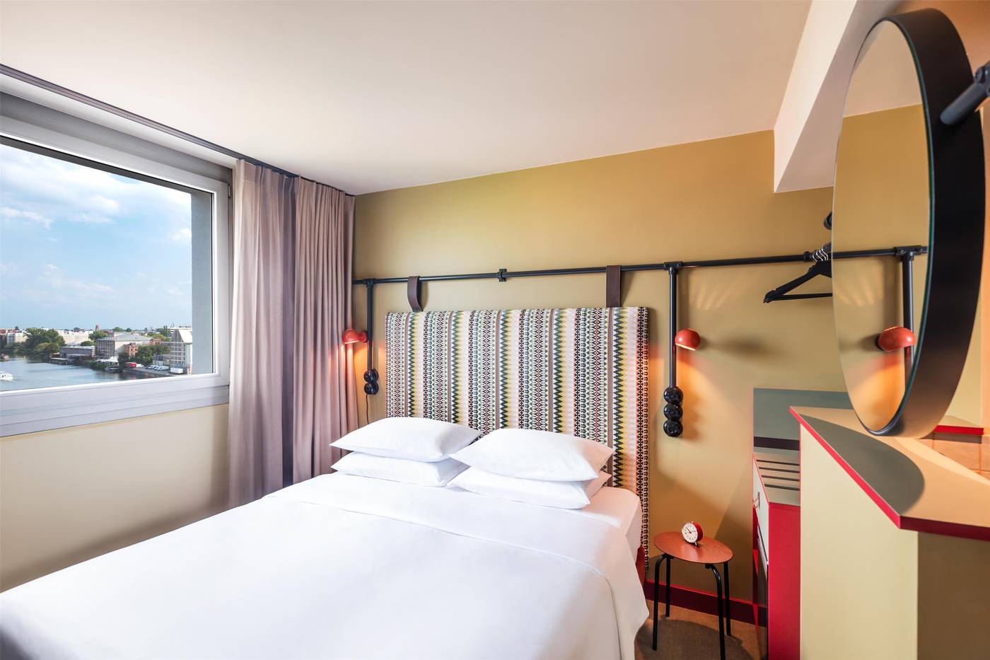 Me-and-All-Berlin-East-Side--part-of-JdV-by-Hyatt-Room-4