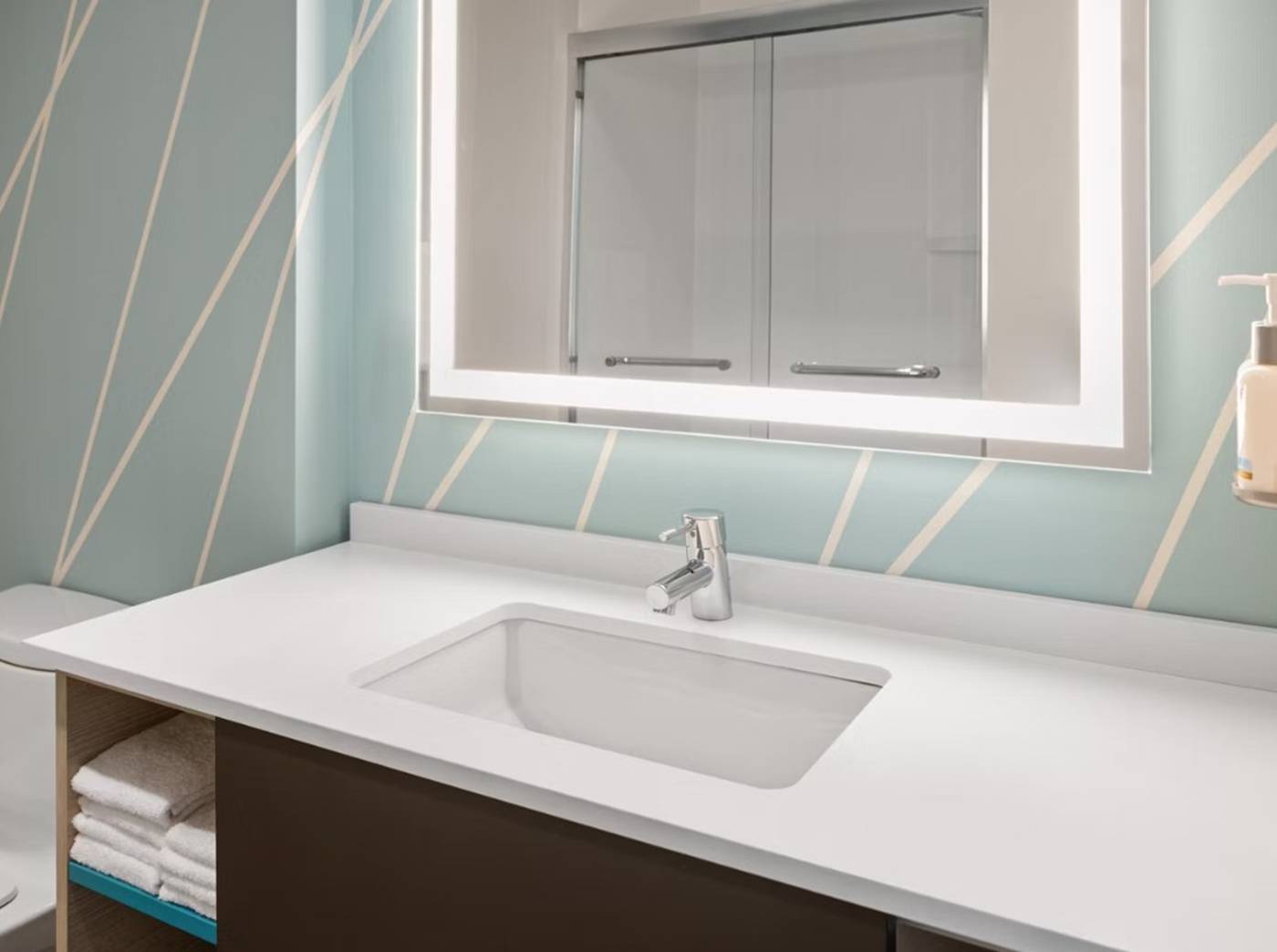 Avid-Hotels-Brooklyn-Dyker-Heights-Room-34