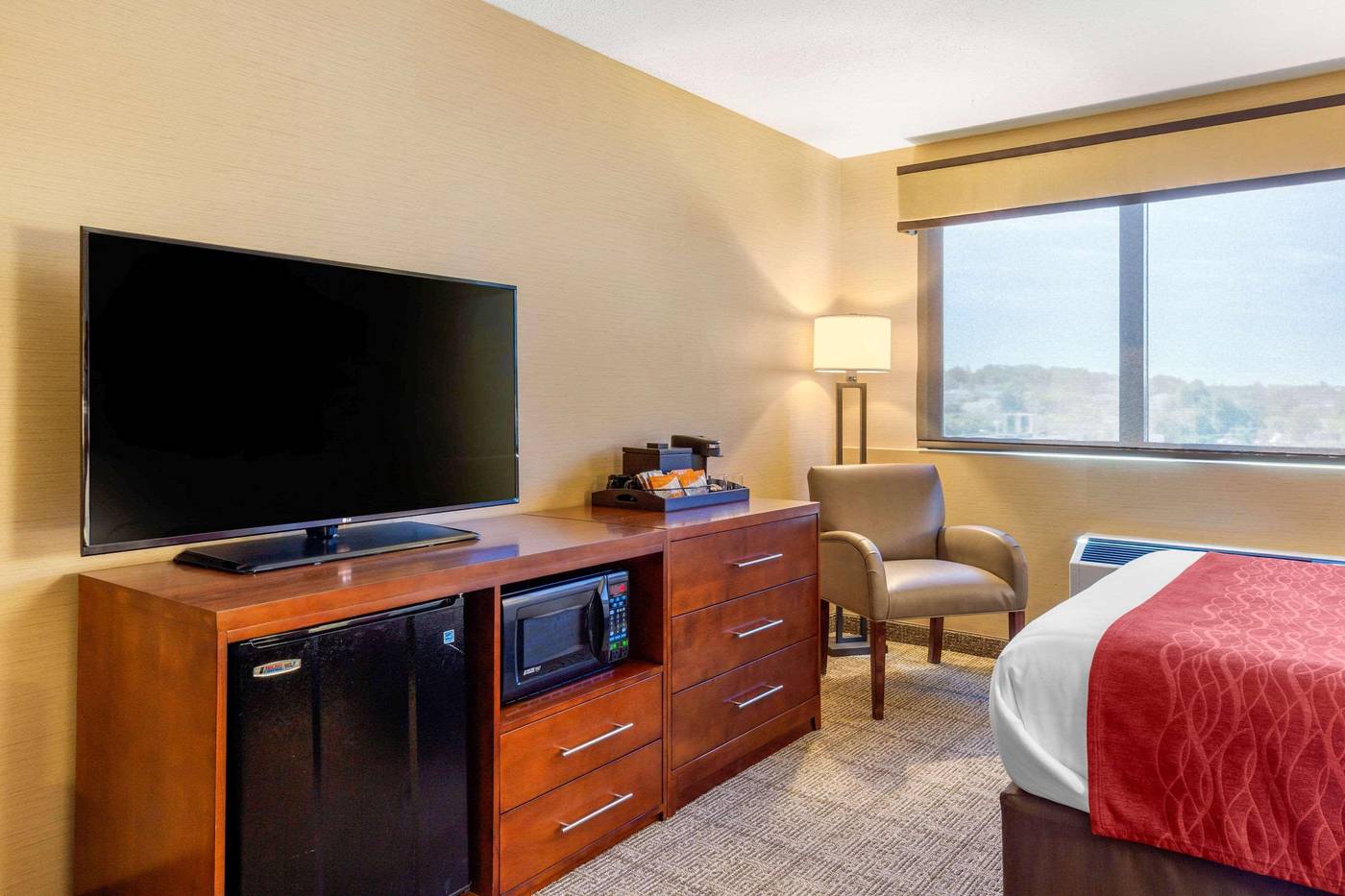 Comfort-Inn---Suites-Logan-Airport-Room-42