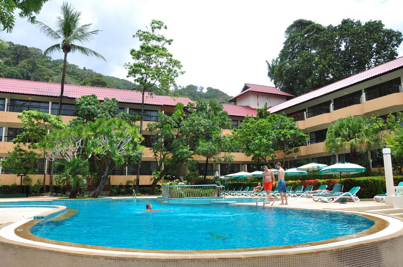 Patong-Lodge-Hotel-Pool-10