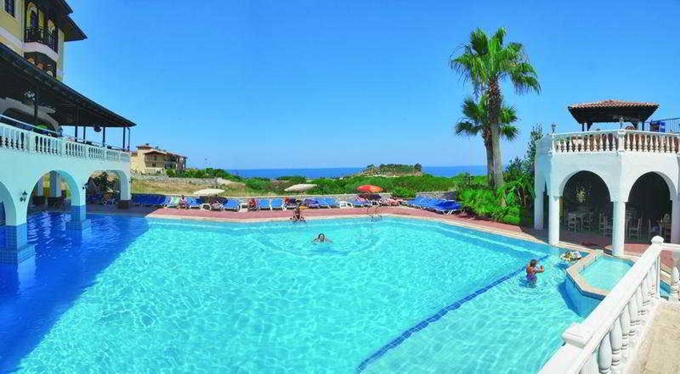 Altinsaray-Hotel-Pool-5