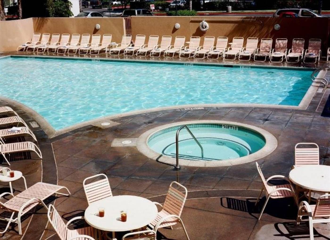 Anaheim-Marriott-Suites-Pool-42