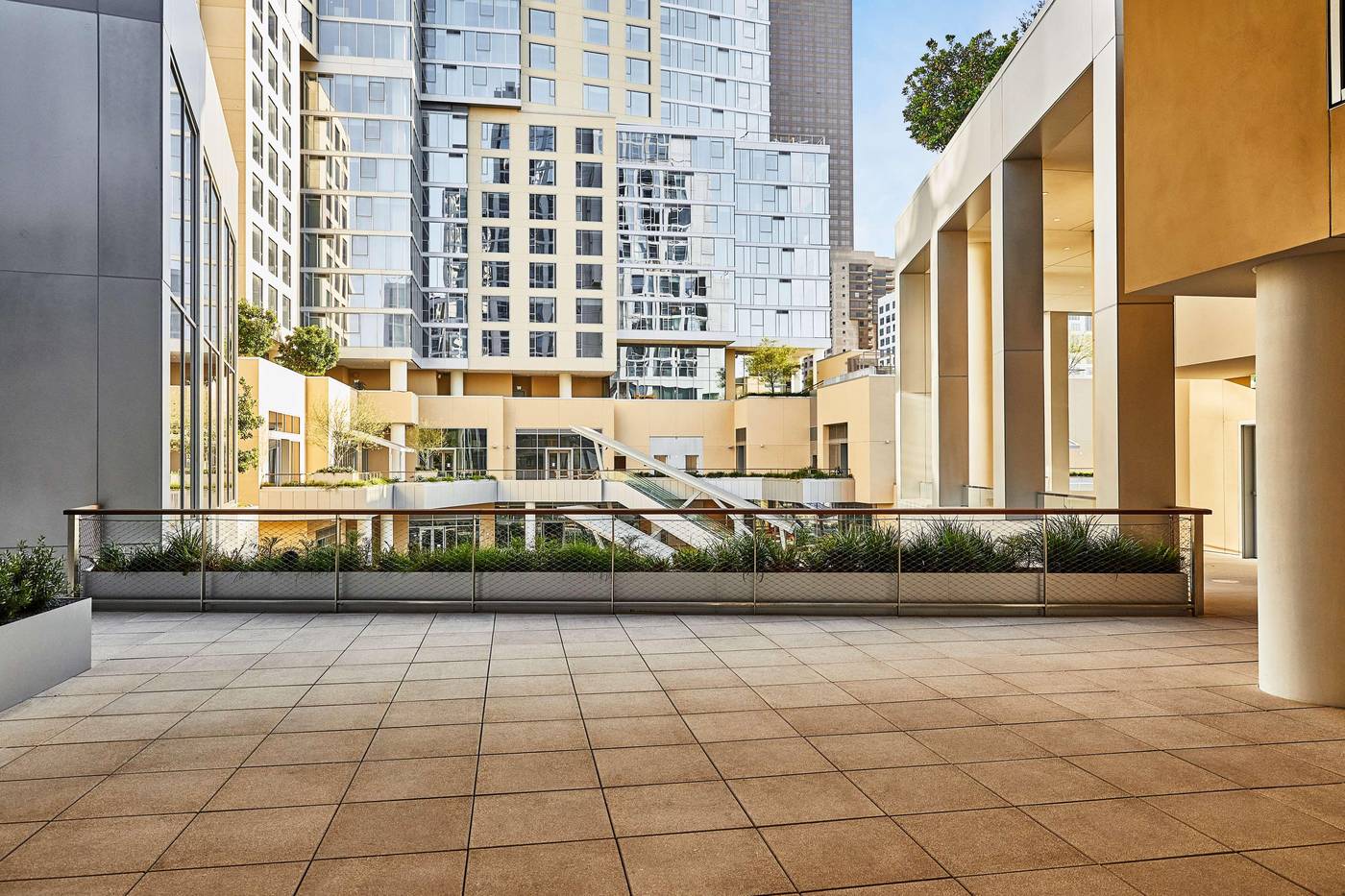 Conrad-Los-Angeles-General-view-1