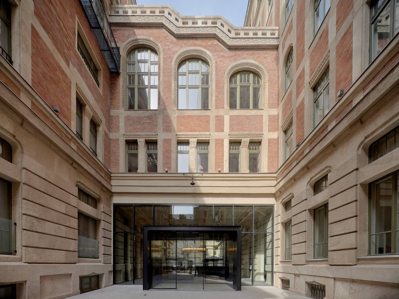 Kozmo-Hotel-Suites---Spa-General-view-1