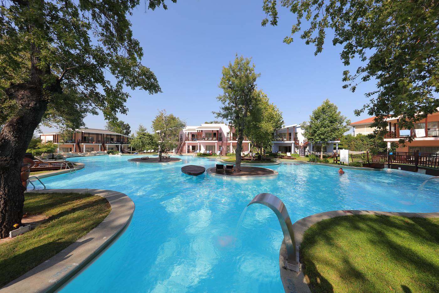 Sueno-Hotels-Beach-Side-Pool-1