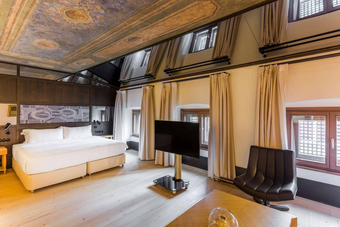 Room-Mate-Emir-Room-47