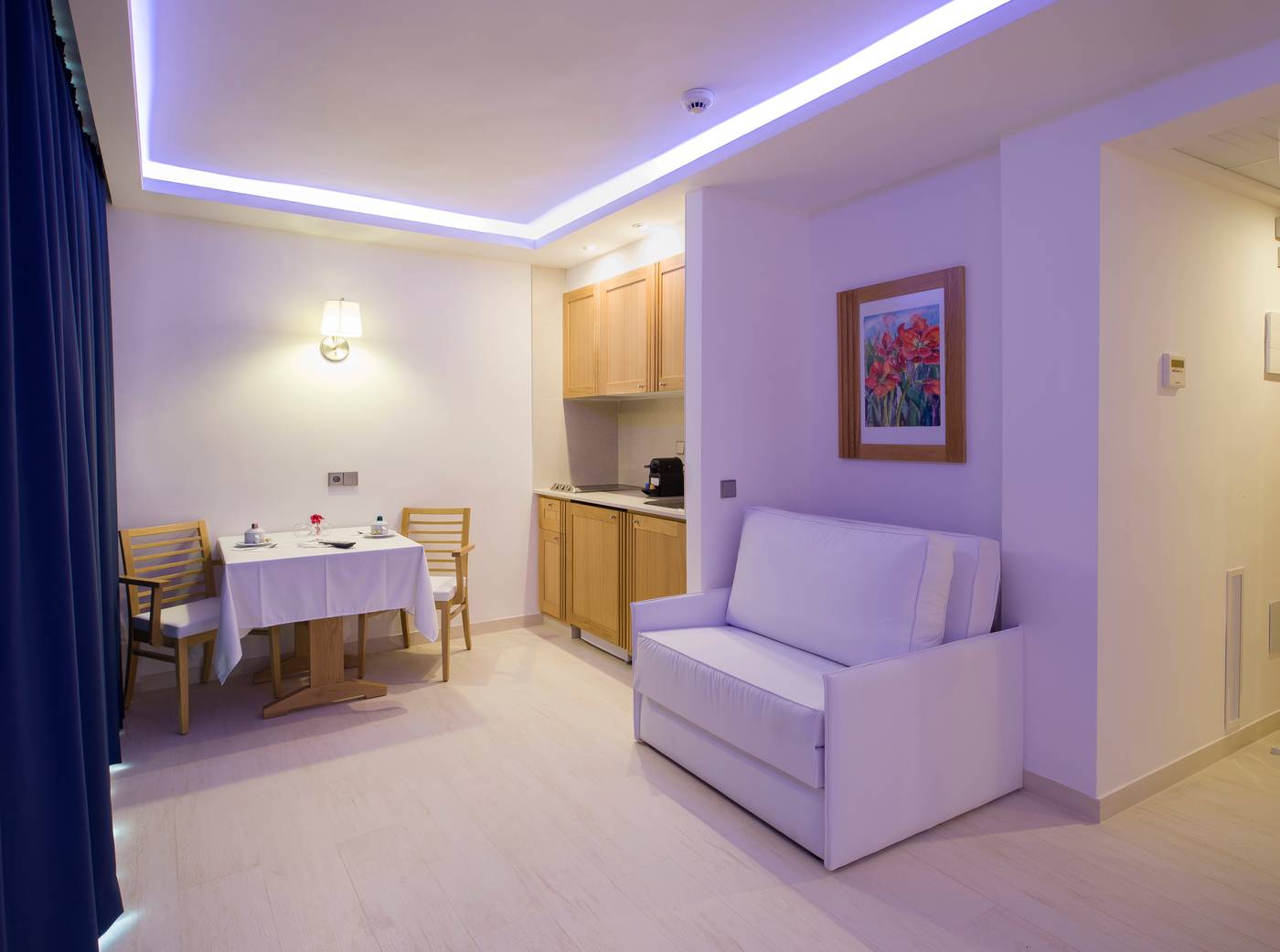 Apartamentos-Squash-Ibiza-Center-Room-28
