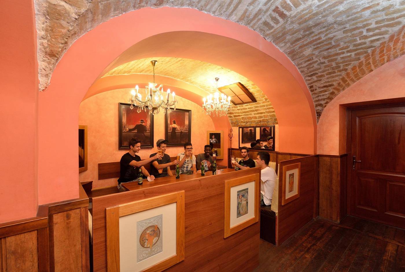 MP-Hostel-Budapest-Bar-10