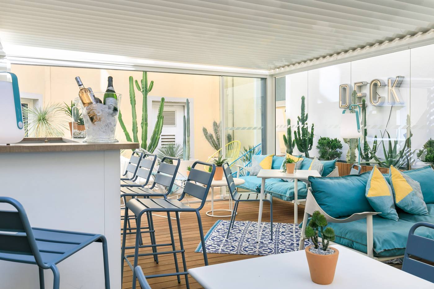 The-Deck-Hotel-by-HappyCulture-Bar-21