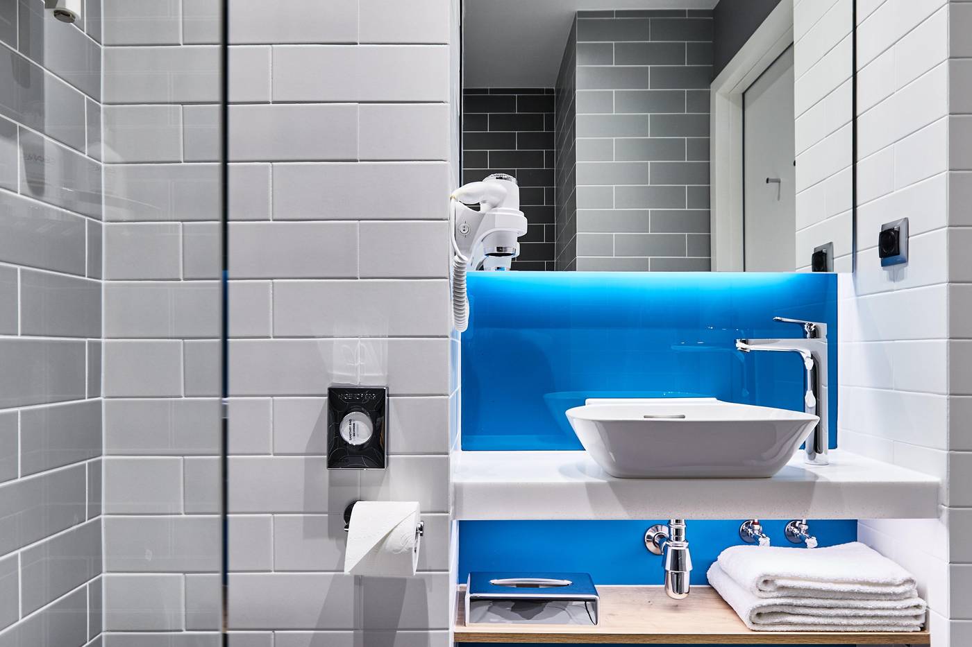 Holiday-Inn-Express-Warsaw---The-HUB-Room-32