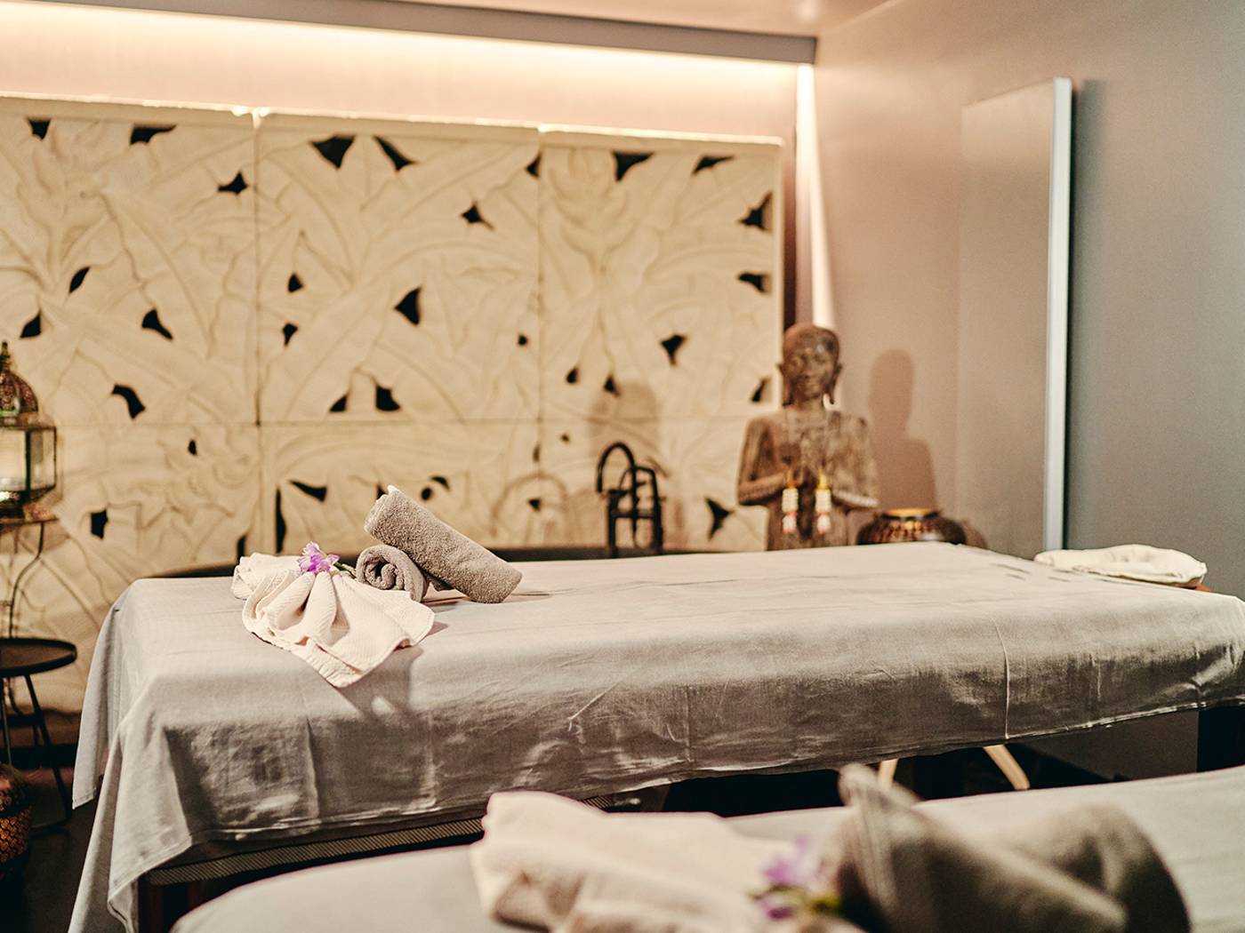 Maximilian-Hotel-Sports-and-Entertainment-12