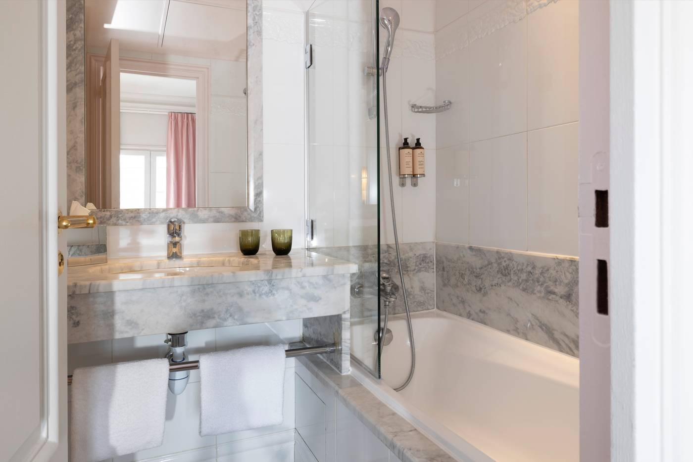 Le-Lavoisier-Room-26