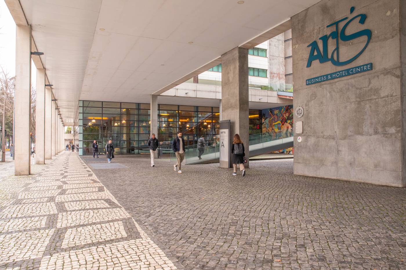 VIP-Executive-Arts-Hotel-General-view-29