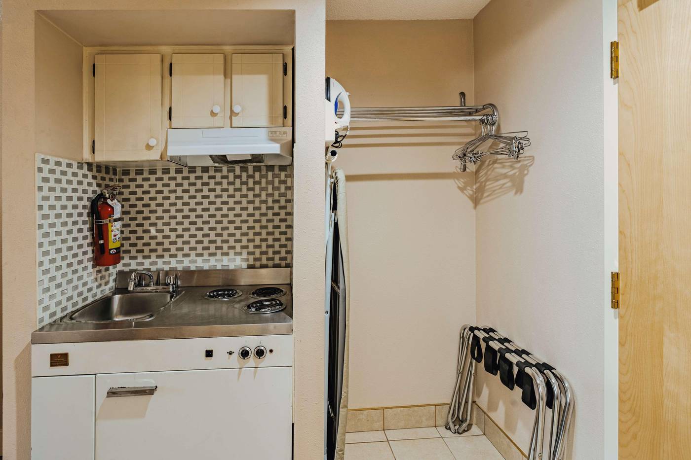 SureStay-Plus-Hotel-by-Best-Western-Coquitlam-Room-43