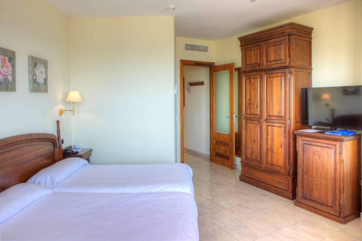 Sunway-Playa-Golf-Sitges-Room-20