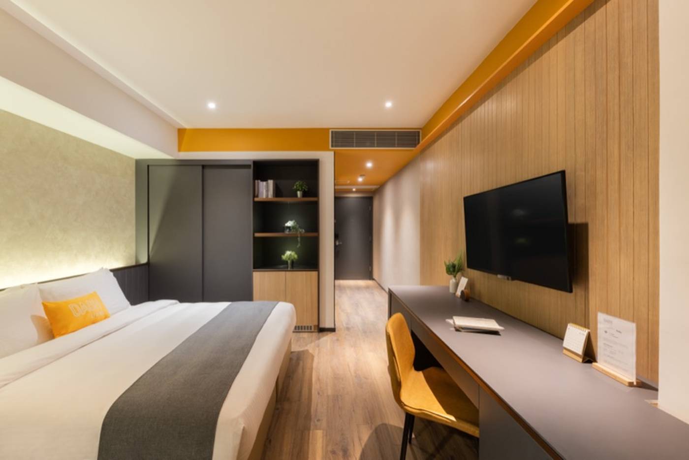 Dash-Living-On-Prat-Room-19