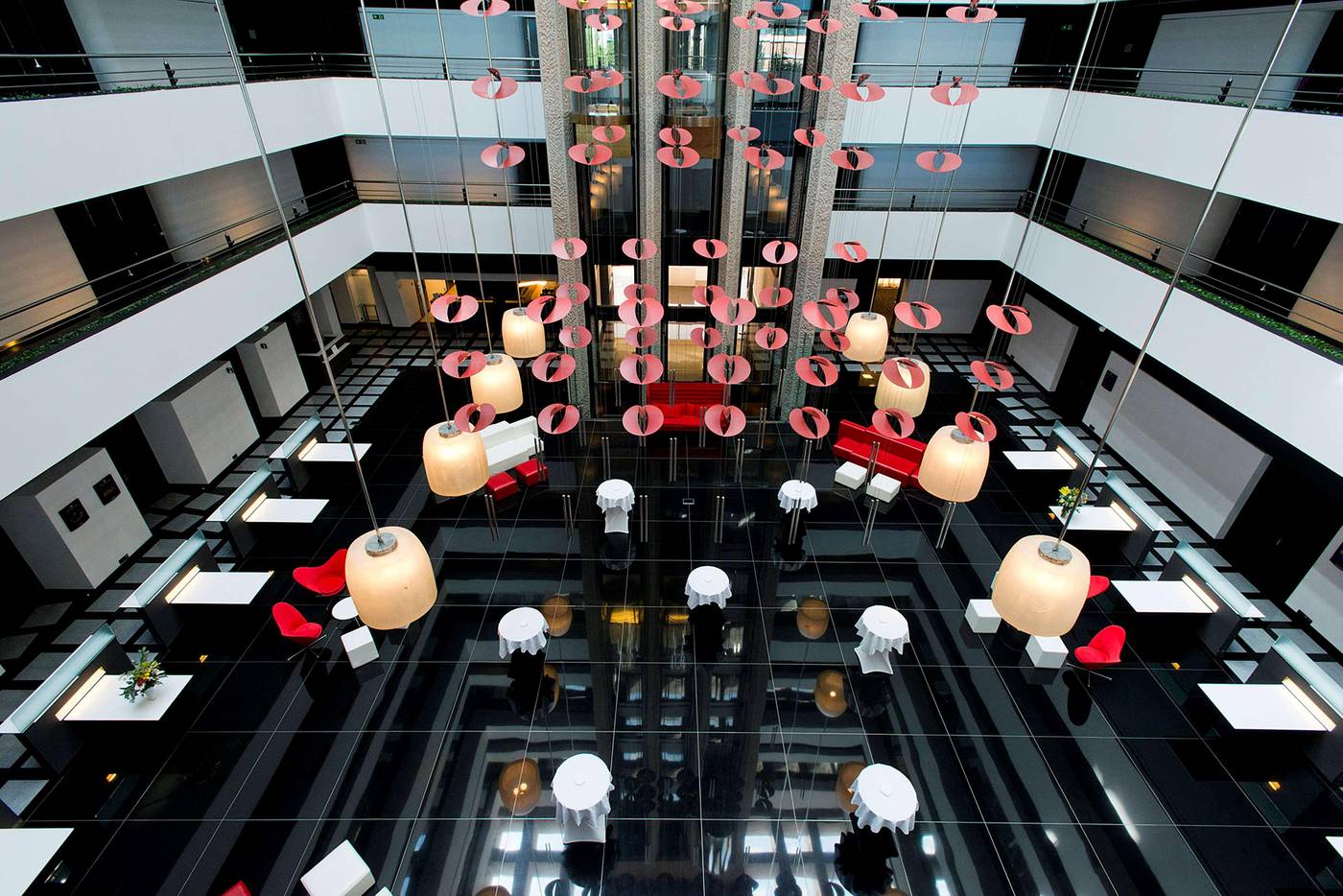 Hilton-Madrid-Airport-Lobby-22