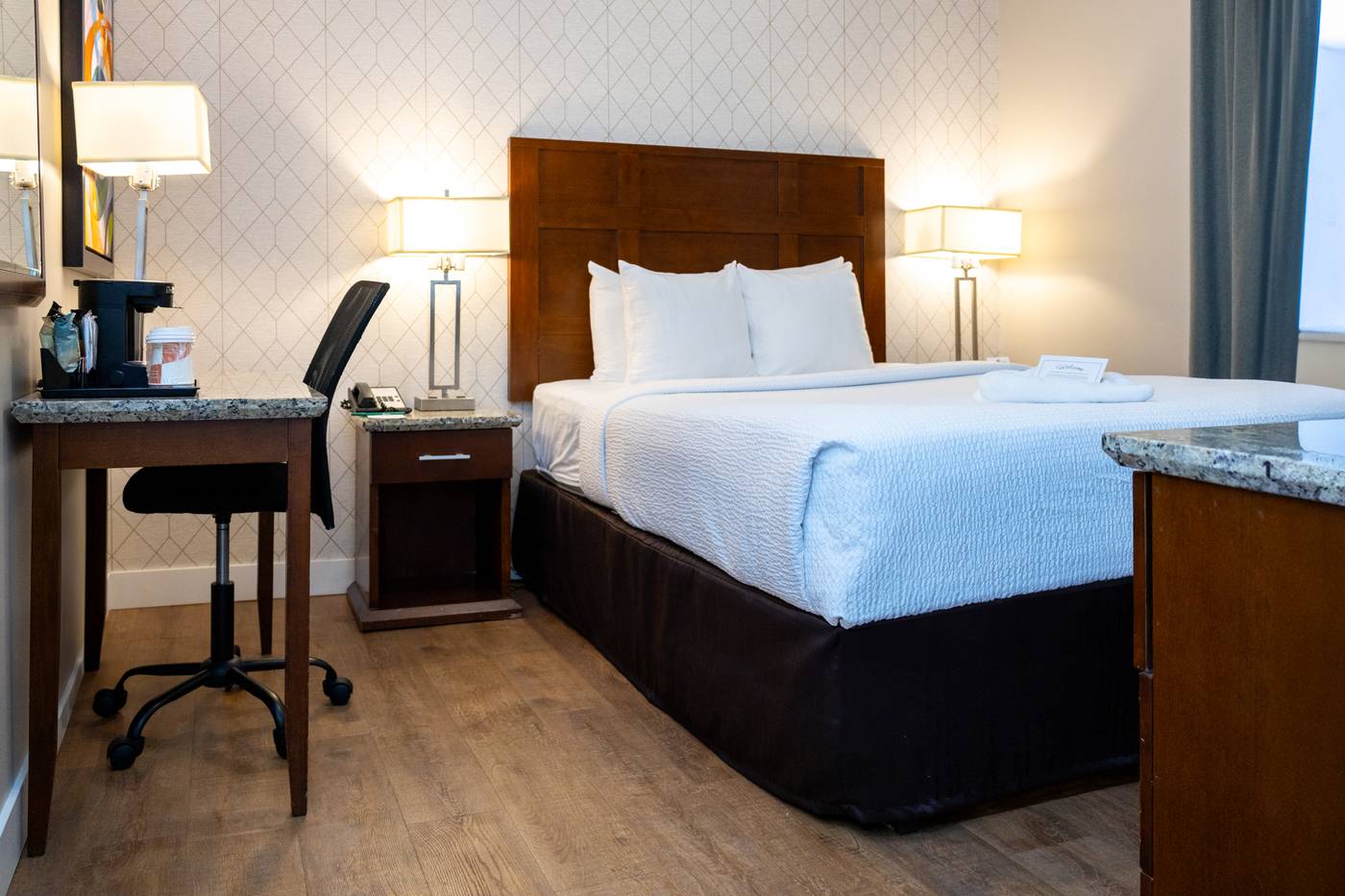 Quality-Inn---Suites-Downtown-Vancouver-Room-18