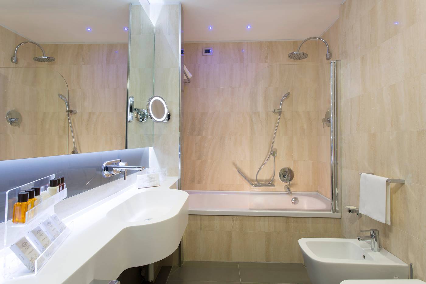 Hotel-Artemide-Room-25