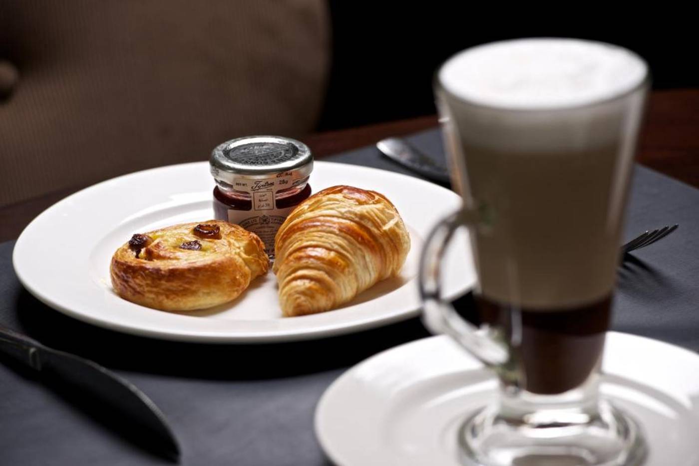 Fraser-Suites-Doha-Restaurant-36