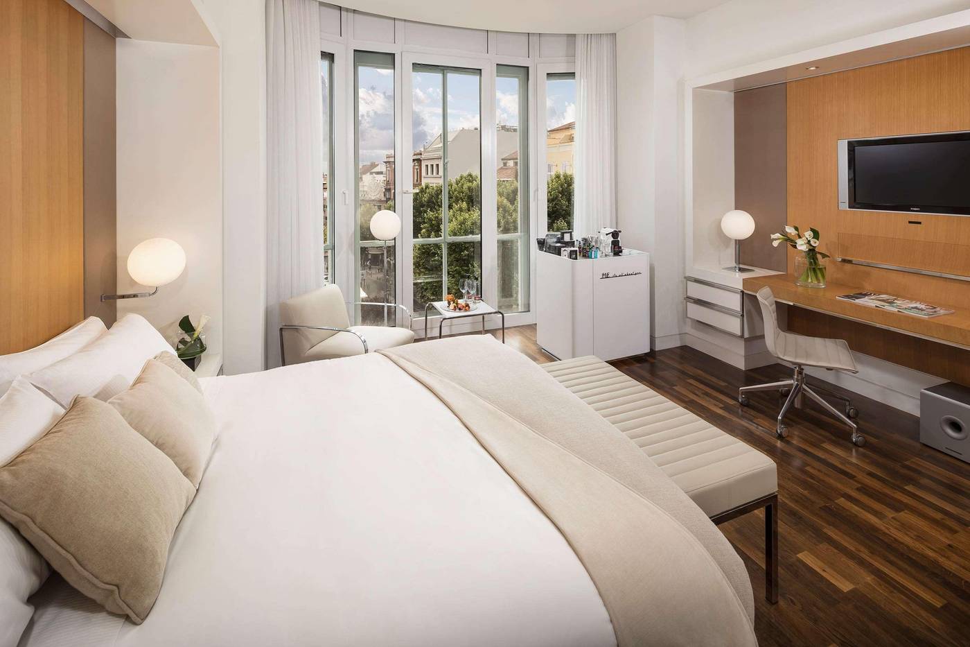 ME-Madrid-Reina-Victoria-Room-30