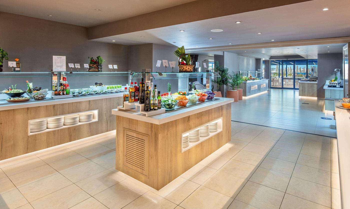 TUI-BLUE-Suite-Princess--Adults-Only--Restaurant-41