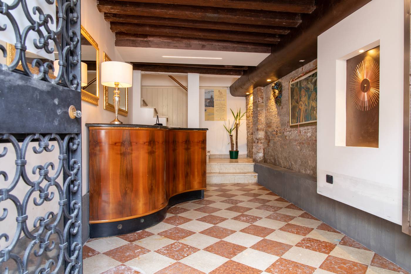 Charming-Venice-Santa-Fosca-Lobby-12