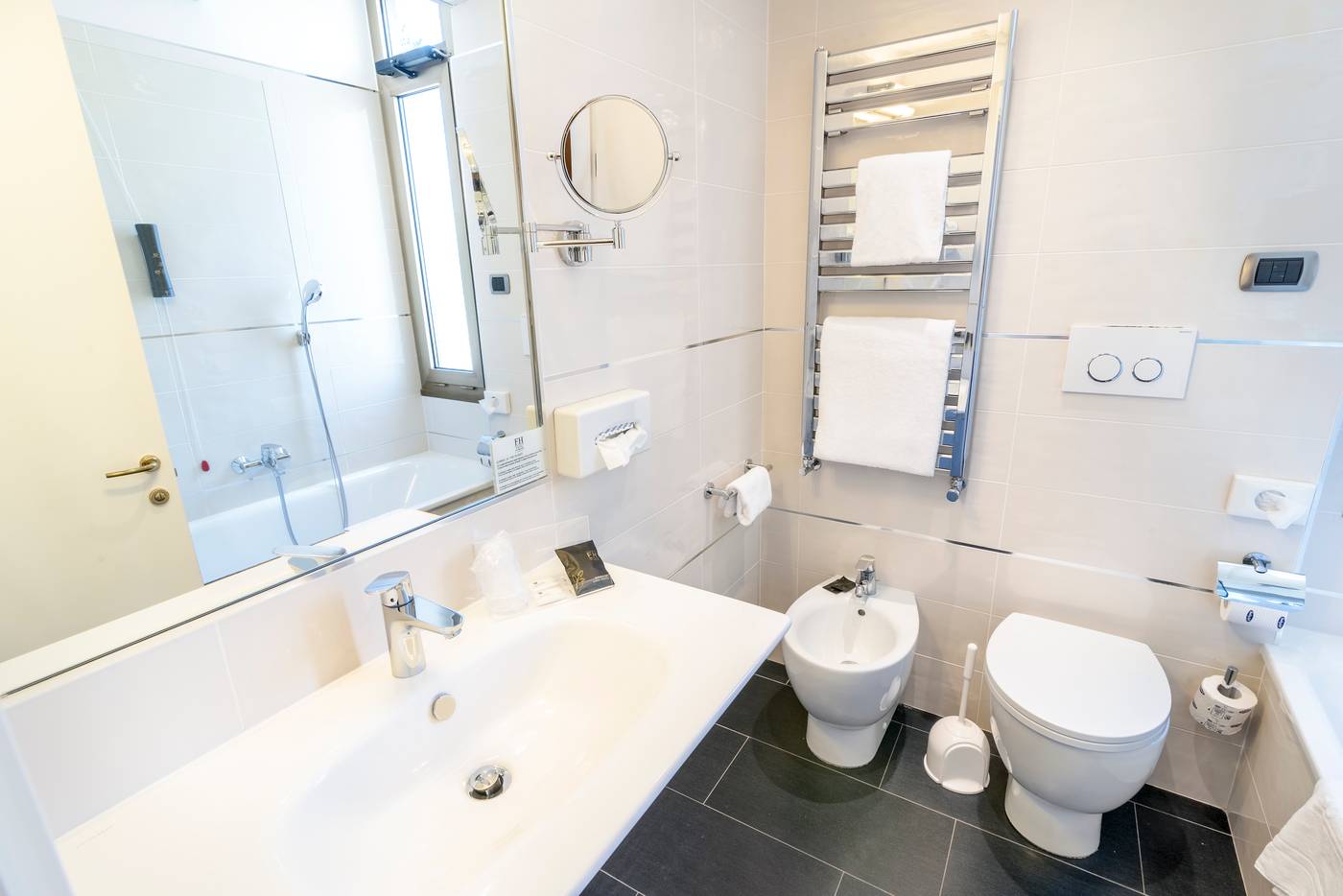 Grand-hotel-Mediterraneo-Room-49