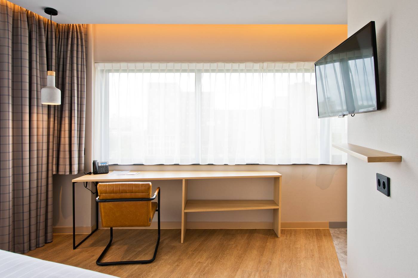 Urban-Lodge-Hotel-Room-42