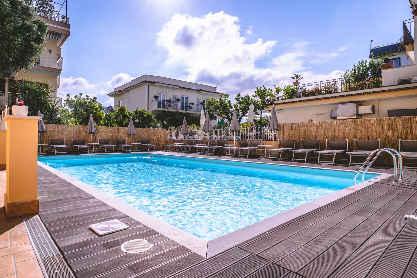 Hotel-Isabella-Sorrento-Pool-1