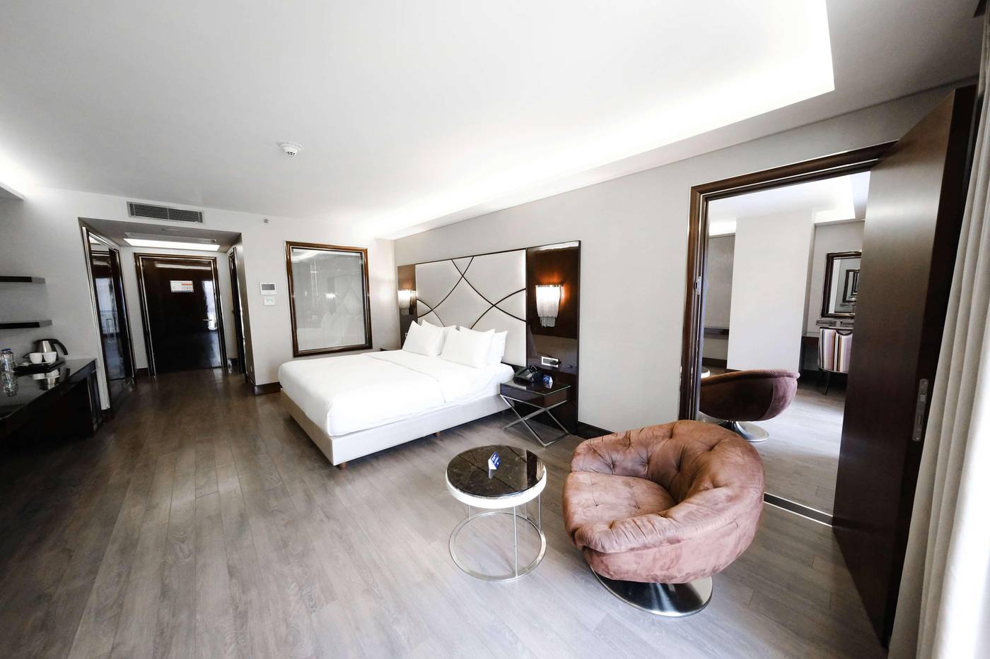 DoubleTree-By-Hilton-Istanbul-Esentepe-Room-23