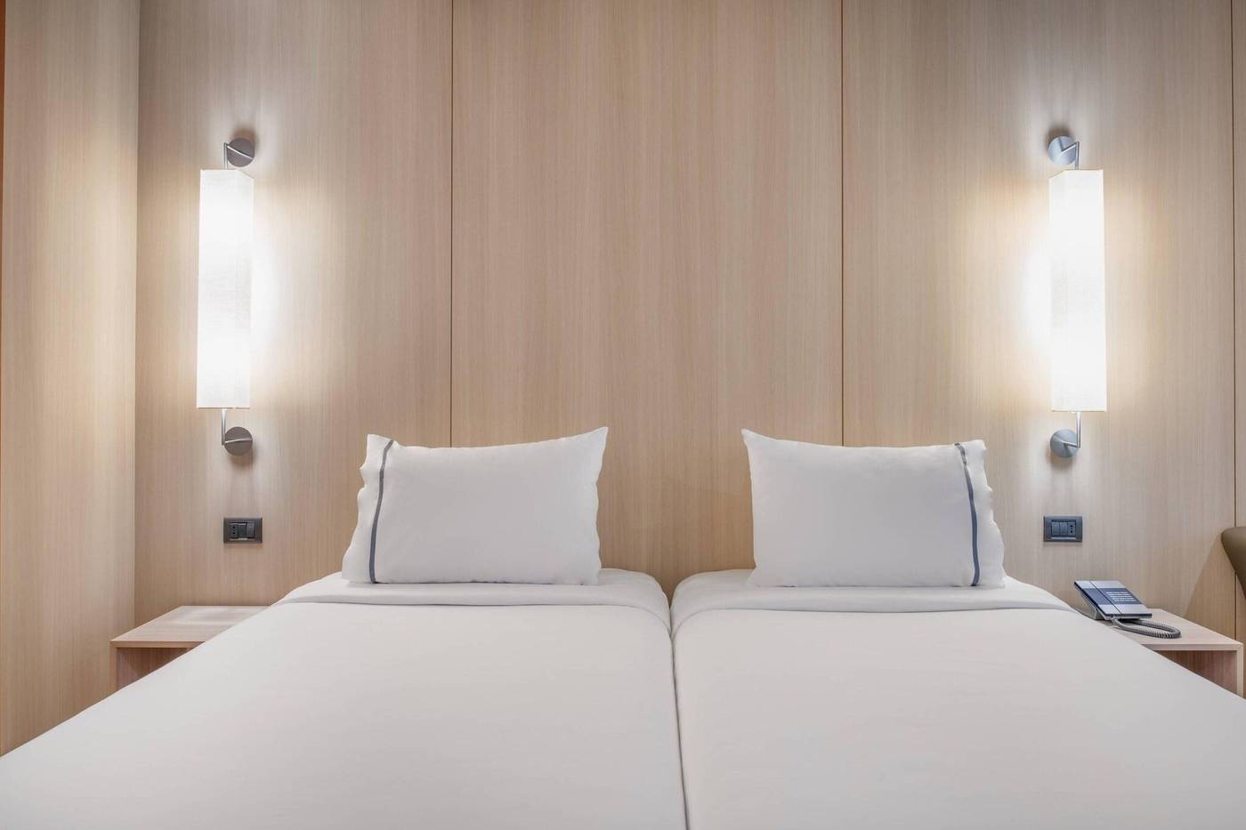 AC-Malaga-Palacio-Room-25