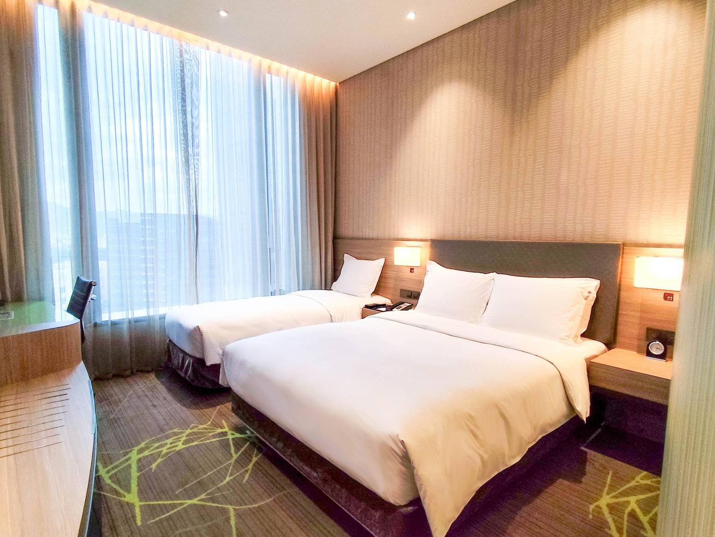 Holiday-Inn-Express-Hong-Kong-Kowloon-CBD2-Room-21